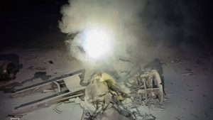 У Києві уламки російського дрона пошкодили дах навчального закладу: пожежу загасили