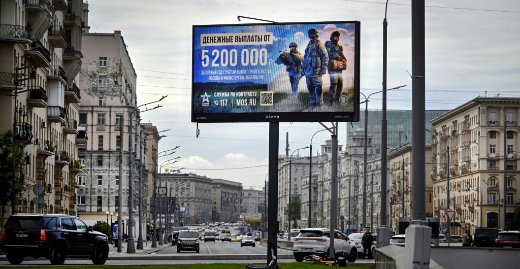 Московське оголошення про набір на роботу в російську армію з пропозицією початкової зарплати 61 360 доларів США