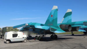 РФ отримала нову партію Су-34 — носіїв КАБів для ударів по Україні Російський винищувач-бомбардувальник Су-34, який використовується як носій керованих авіабомб