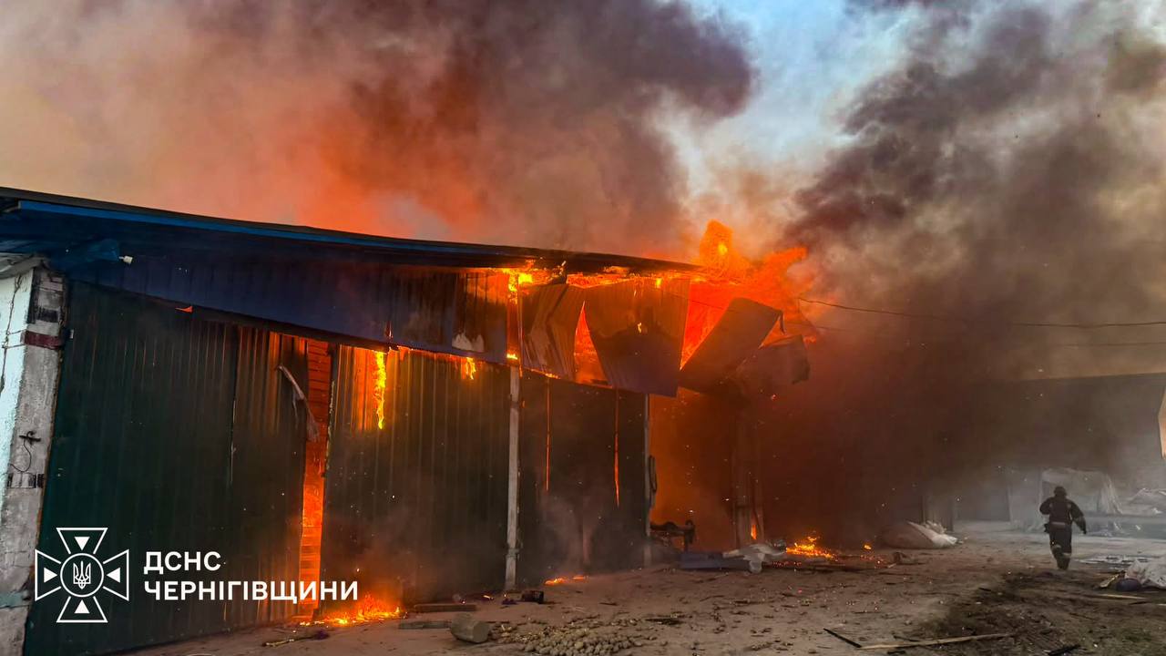 Рятувальники ліквідовують наслідки російської атаки на Чернігівщині