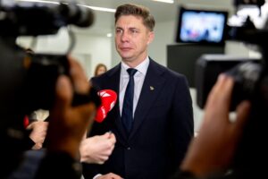 У Литві намагалися підпалити підприємство з обладнанням Starlink- прем’єр-міністр Литви Міндаугас Сінкявічюс фото з соцмережі прем'єр-міністра. Прем’єр скликає комісію з національної безпеки.