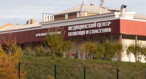 Росія заявила, що повідомила ВООЗ про смерть працівниці протичумного інституту та звинуватила ЗМІ у «фейках» Вид на Центр медичної допомоги та порятунку, інфекційну лікарню, у місті Шелехов Іркутської області, Росія, 5 жовтня 2026