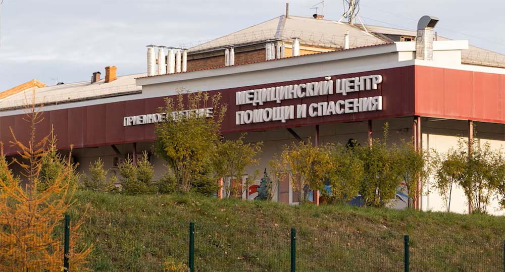 Вид на Центр медичної допомоги та порятунку, інфекційну лікарню, у місті Шелехов Іркутської області, Росія, 5 жовтня 2026